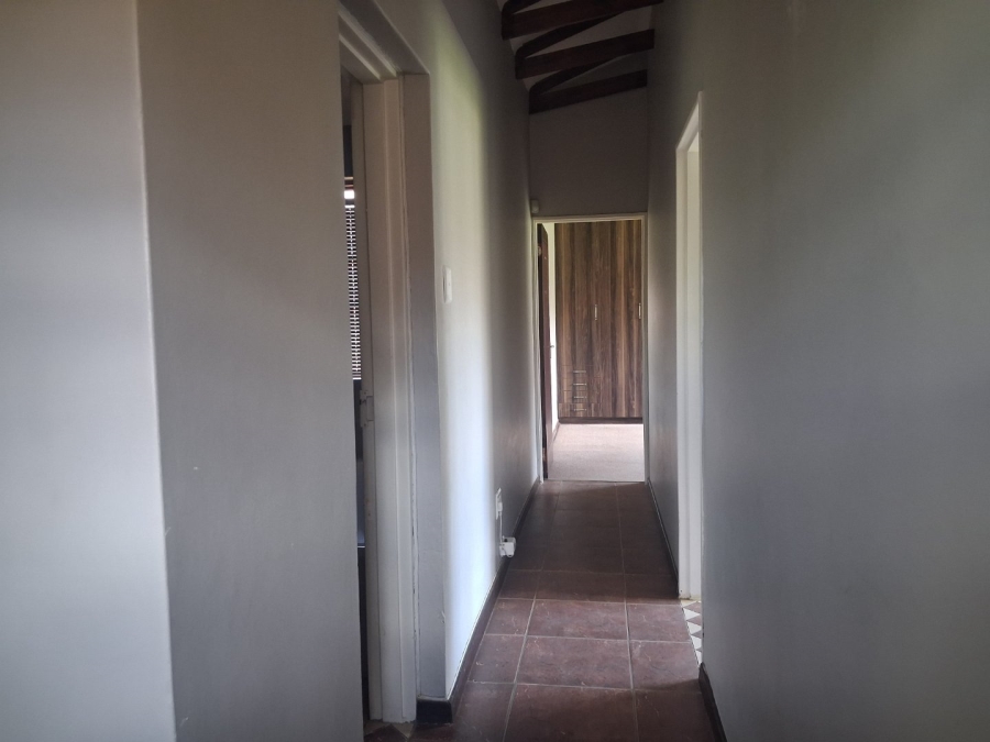 To Let 3 Bedroom Property for Rent in Hillside Free State